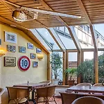 & Restaurant Kains Hof Uhlstädt