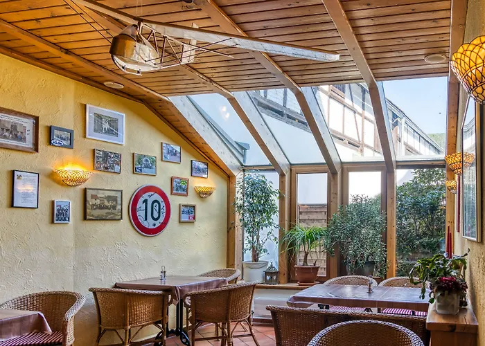 坎斯霍夫兰德酒店&餐厅 Uhlstädt